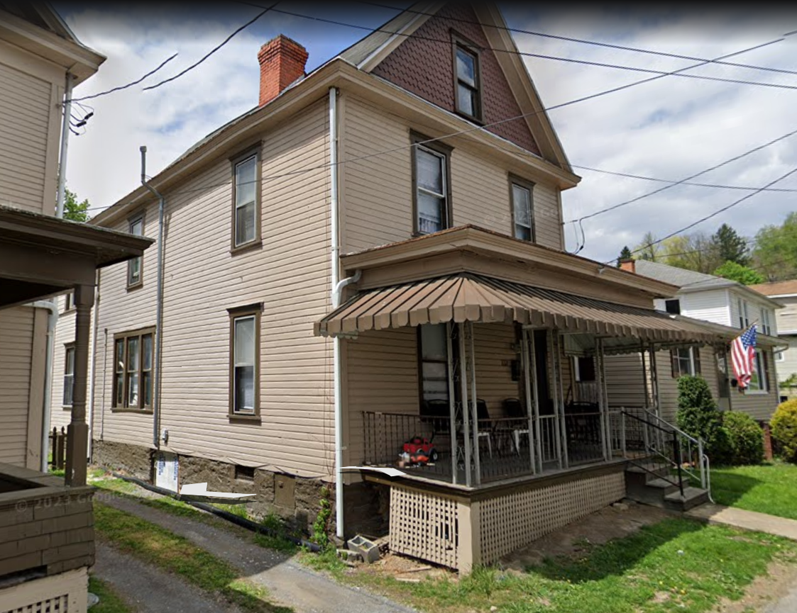 1012 Center St - Photo 2 of 3