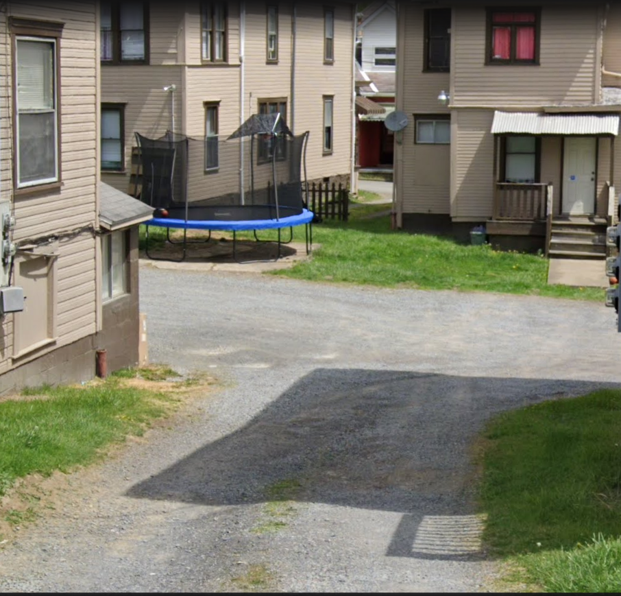 1012 Center St - Photo 3 of 3