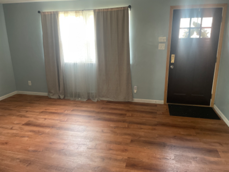 165 Suncrest Dr - Photo 2 of 13