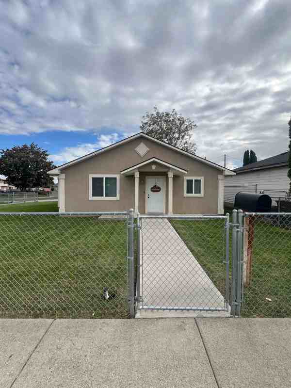 316 N Alder St - Photo 2 of 9