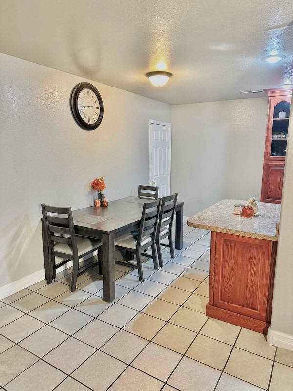 316 N Alder St - Photo 4 of 9