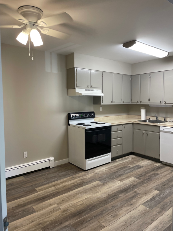 1215 Walnut St - Photo 5 of 33