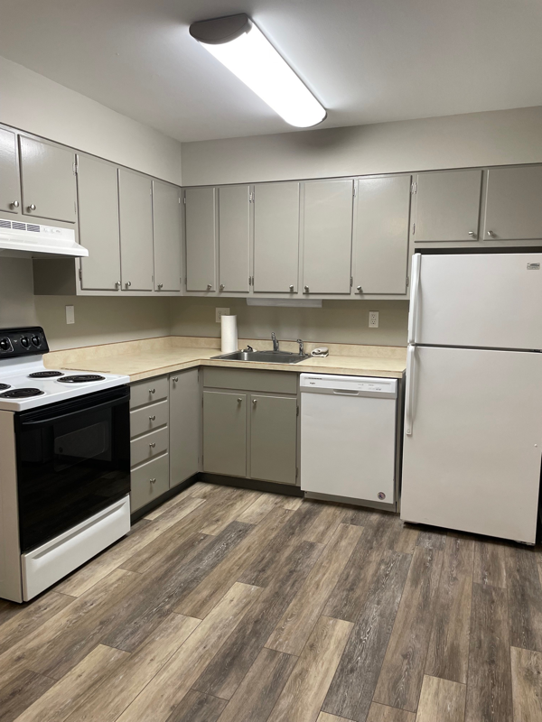 1215 Walnut St - Photo 6 of 33