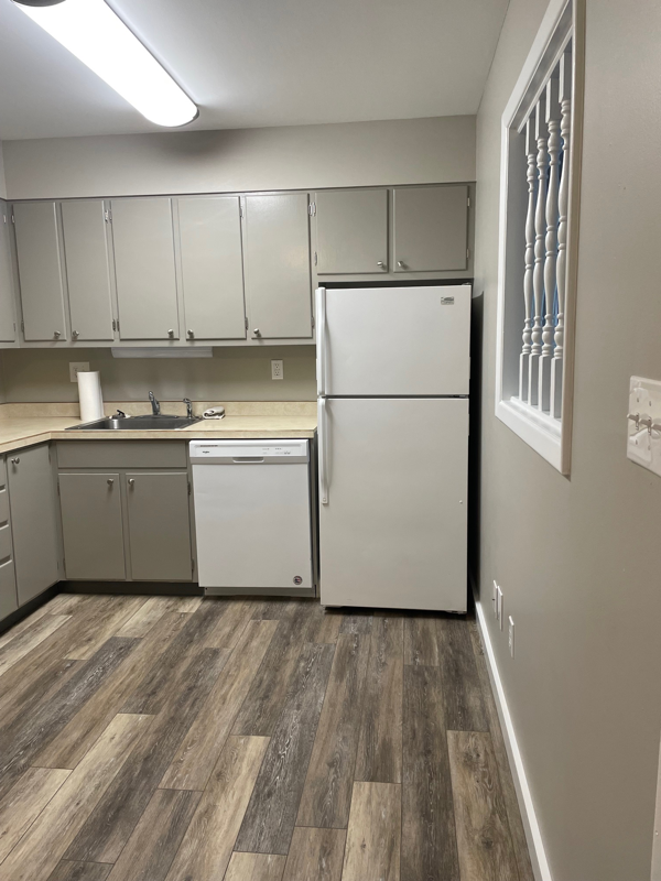 1215 Walnut St - Photo 7 of 33