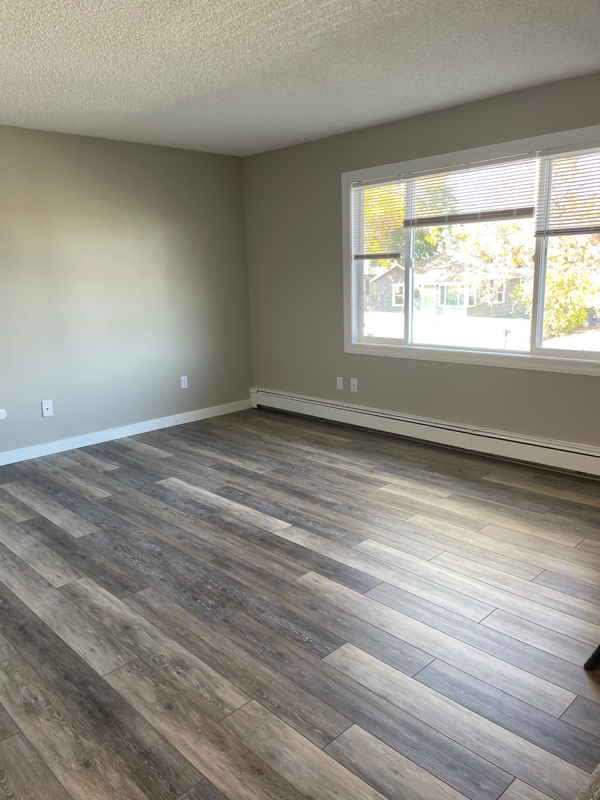 1215 Walnut St - Photo 4 of 33