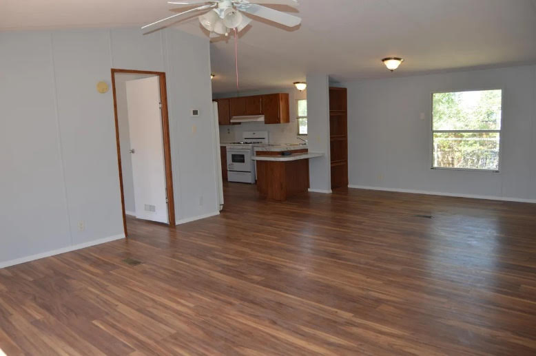 328 Lopez Rd Se - Photo 3 of 7