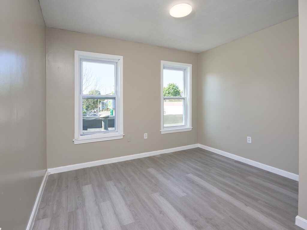 249 Lincoln Street - Photo 3 of 9