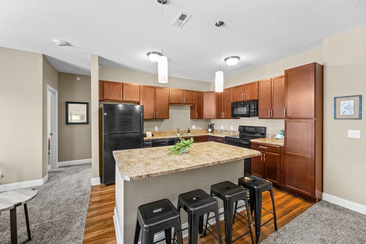 Cascades at Jordan Creek - Photo 2 of 50