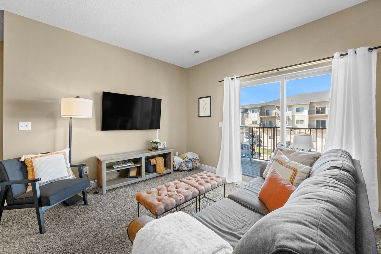 Cascades at Jordan Creek - Photo 3 of 50