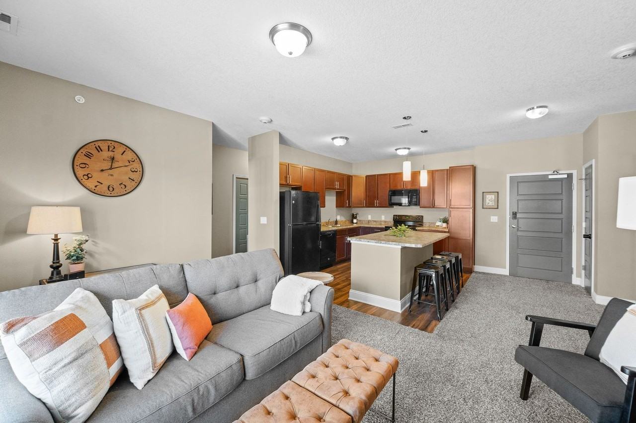 Cascades at Jordan Creek - Photo 5 of 50