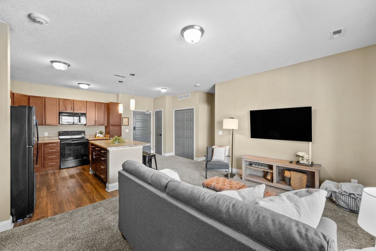 Cascades at Jordan Creek - Photo 6 of 50