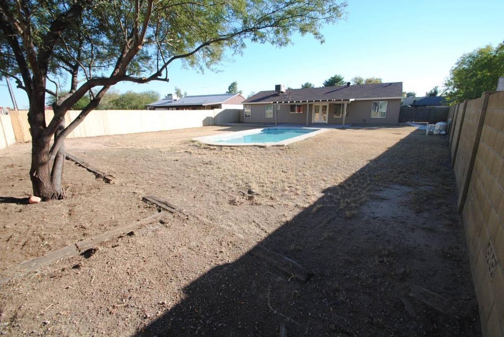 1010 W Greenway Dr - Photo 2 of 13