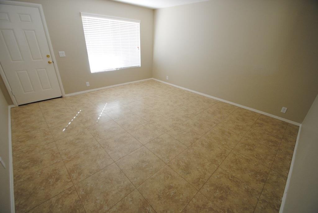 1010 W Greenway Dr - Photo 3 of 13