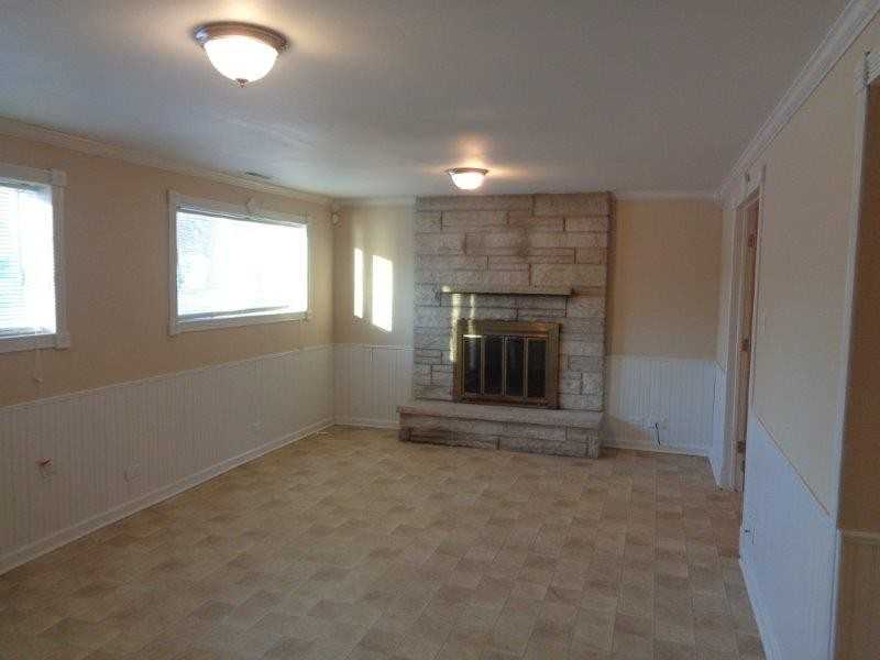 313 N Park Dr - Photo 3 of 19