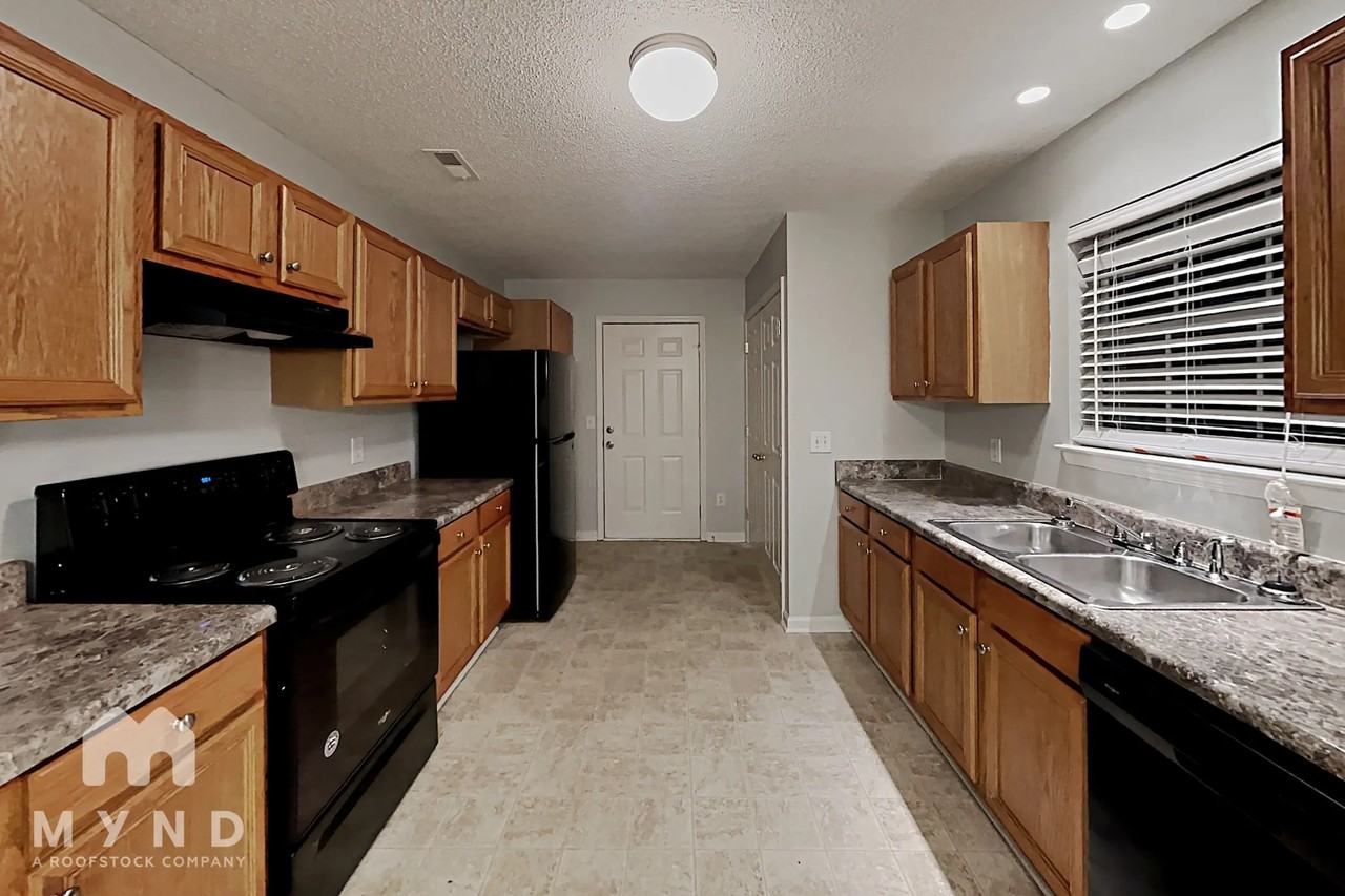 4433 Canterbury St - Photo 3 of 18