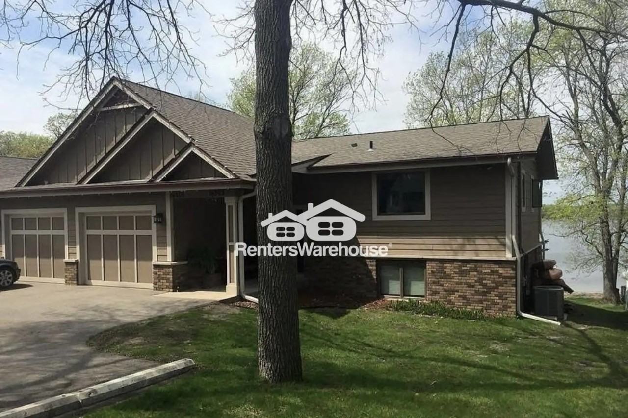 16394 Park Ave Se - Photo 2 of 17