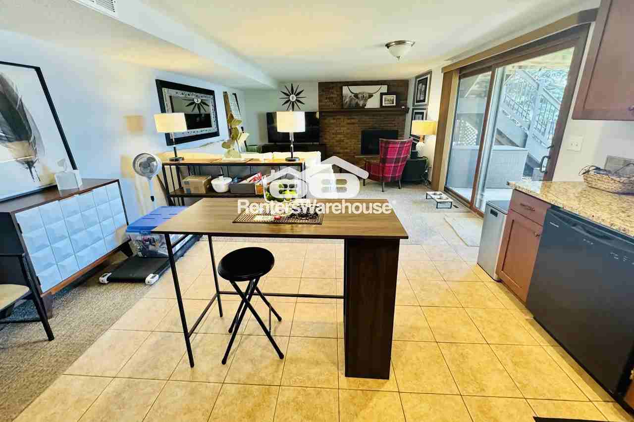 16394 Park Ave Se - Photo 3 of 17