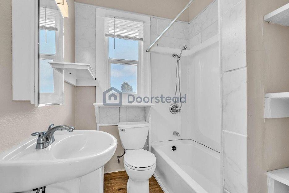 420 5th St - Photo 3 of 6