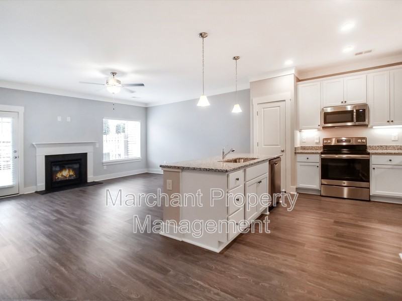 832 Stonebriar St - Photo 7 of 41