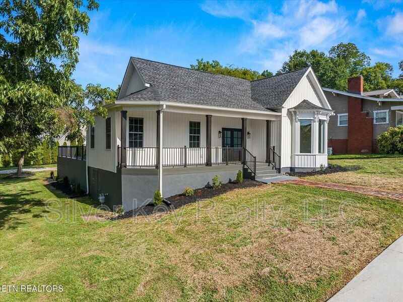 303 May St - Photo 2 of 30