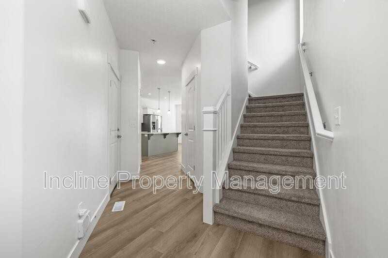 1009 N Ledger Dr - Photo 2 of 24