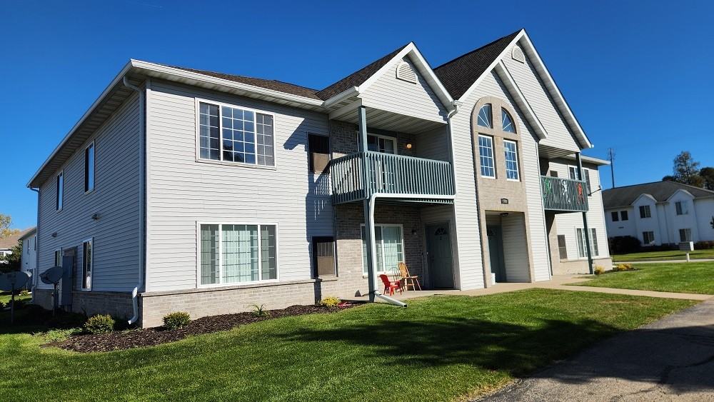 906 Fox Creek Dr - Photo 2 of 7