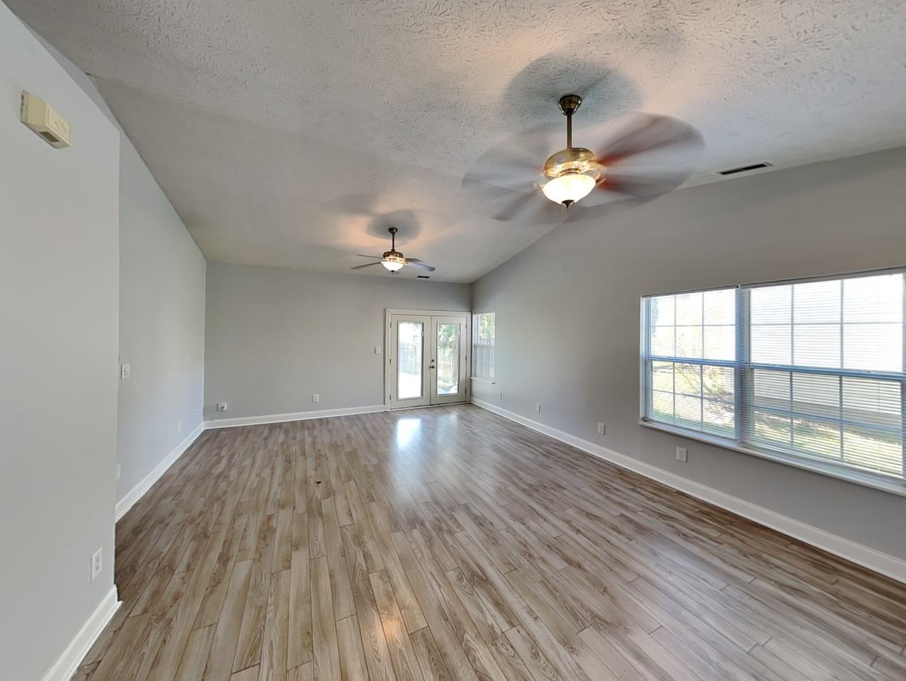 6011 Tybalt Cir - Photo 3 of 18