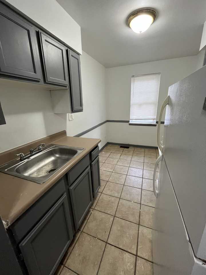 15985-15991 Nelacrest Rd - Photo 2 of 13