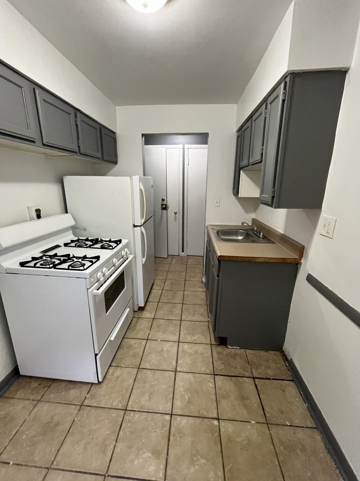 15985-15991 Nelacrest Rd - Photo 4 of 13