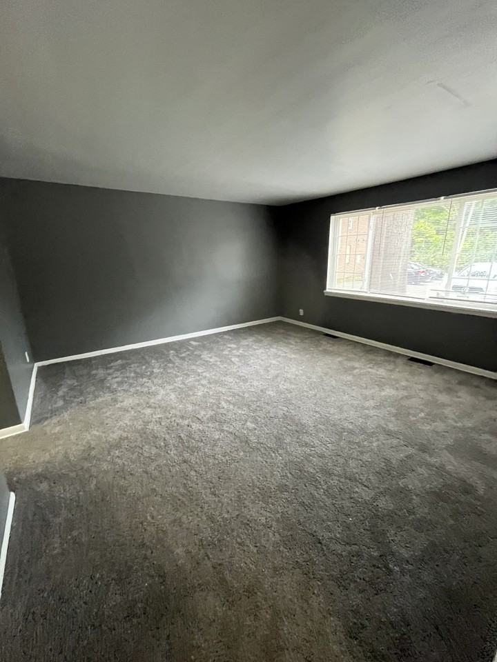 15985-15991 Nelacrest Rd - Photo 5 of 13