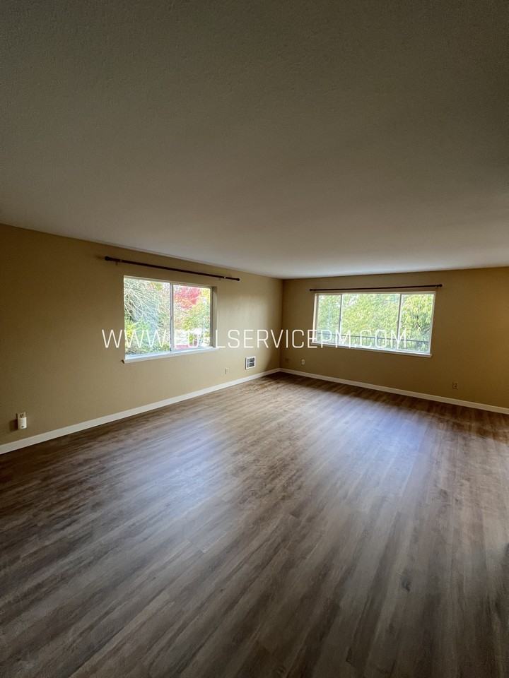 8135 14th Ave Sw - Photo 3 of 30