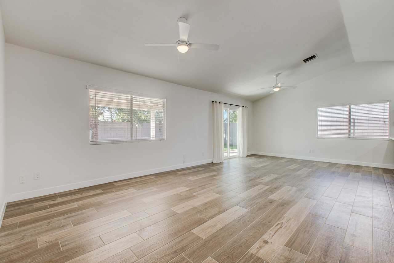 819 W Ross Ave - Photo 7 of 33