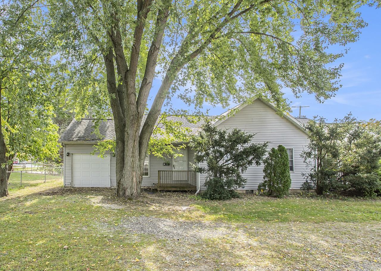 484 Florence Rd - Photo 2 of 16