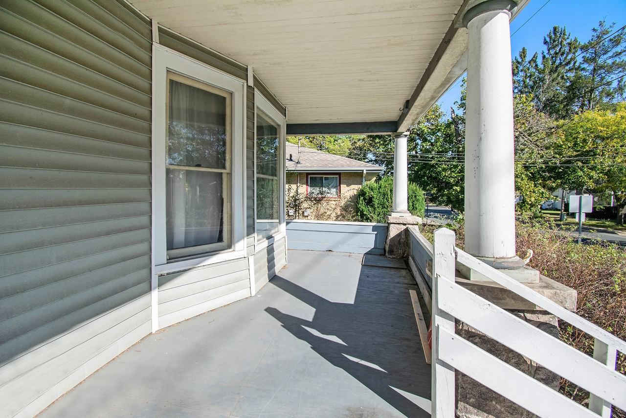 2208 S Burdick St - Photo 2 of 19