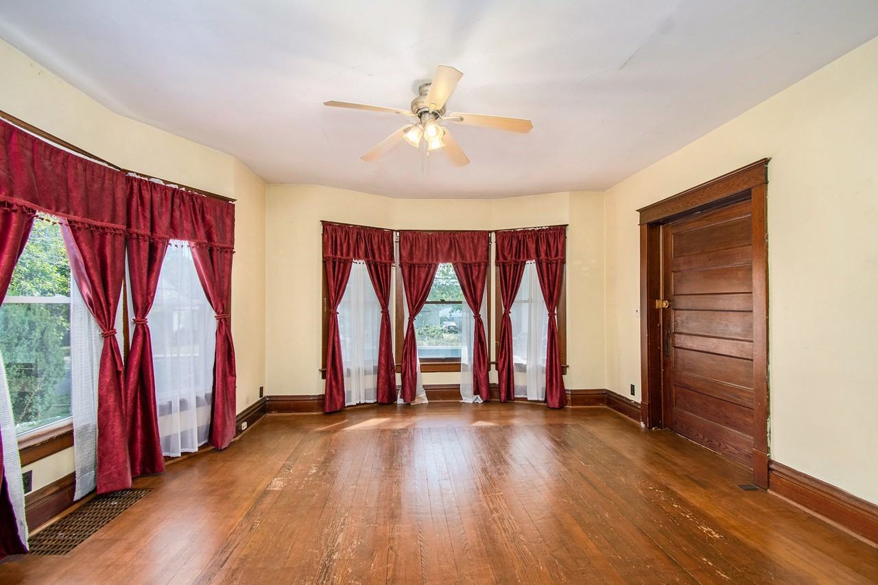 2208 S Burdick St - Photo 3 of 19