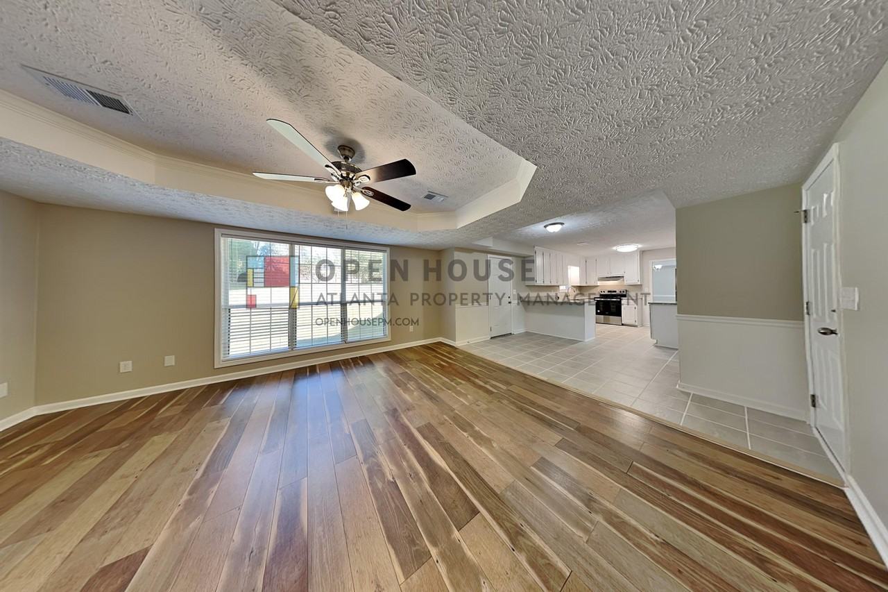 1570 Rose Pointe Dr - Photo 3 of 22