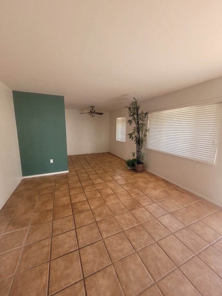 706 W 13th St - Photo 2 of 10
