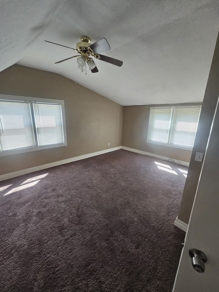 5211 E 40th St - Photo 4 of 10