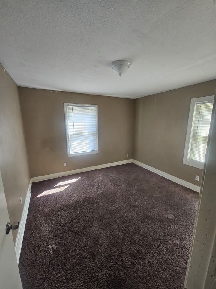 5211 E 40th St - Photo 6 of 10