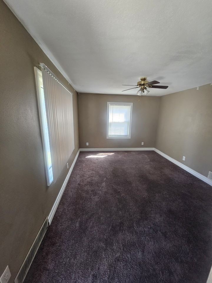 5211 E 40th St - Photo 7 of 10