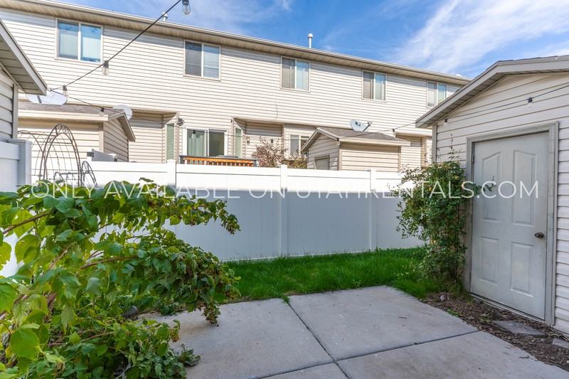 763 E St - Photo 4 of 31
