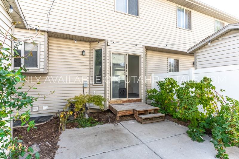 763 E St - Photo 5 of 31