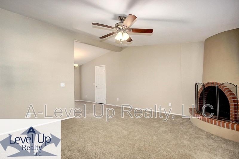 7532 N Rasmussen Ave - Photo 6 of 19