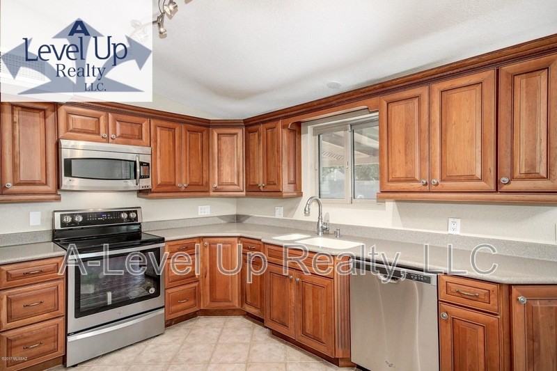 7532 N Rasmussen Ave - Photo 5 of 19