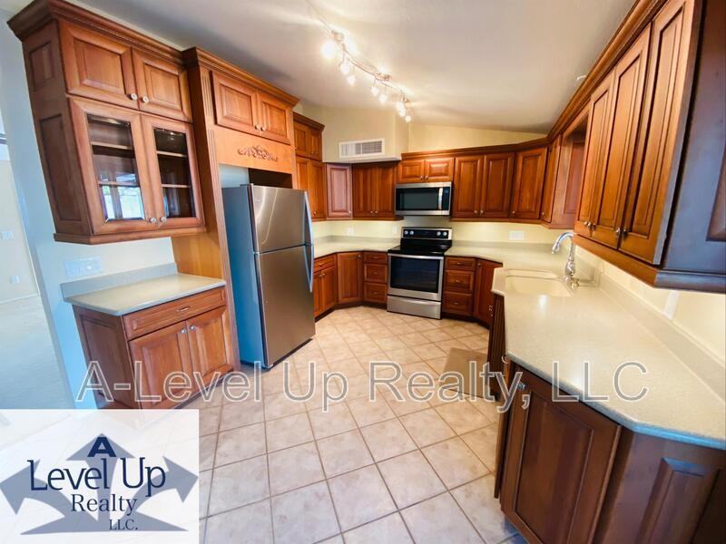 7532 N Rasmussen Ave - Photo 4 of 19