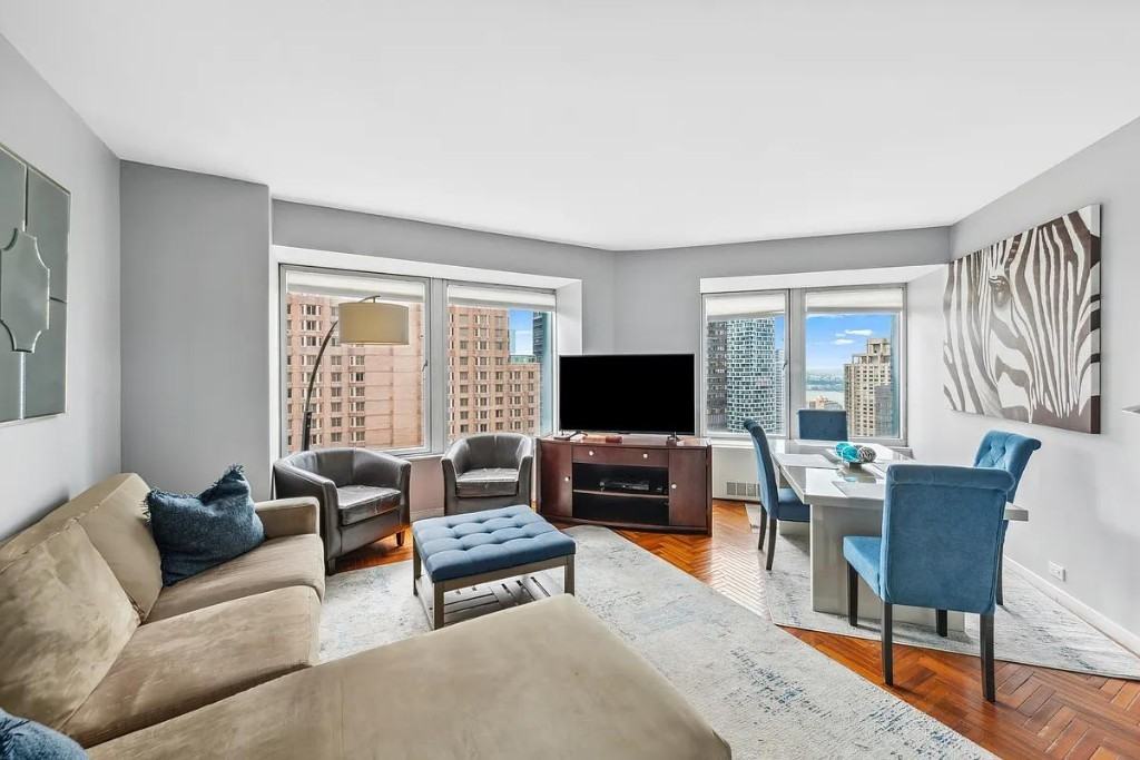 W 56th St 3710, New York, NY 10019 1 Bedroom Apartment for 4,900