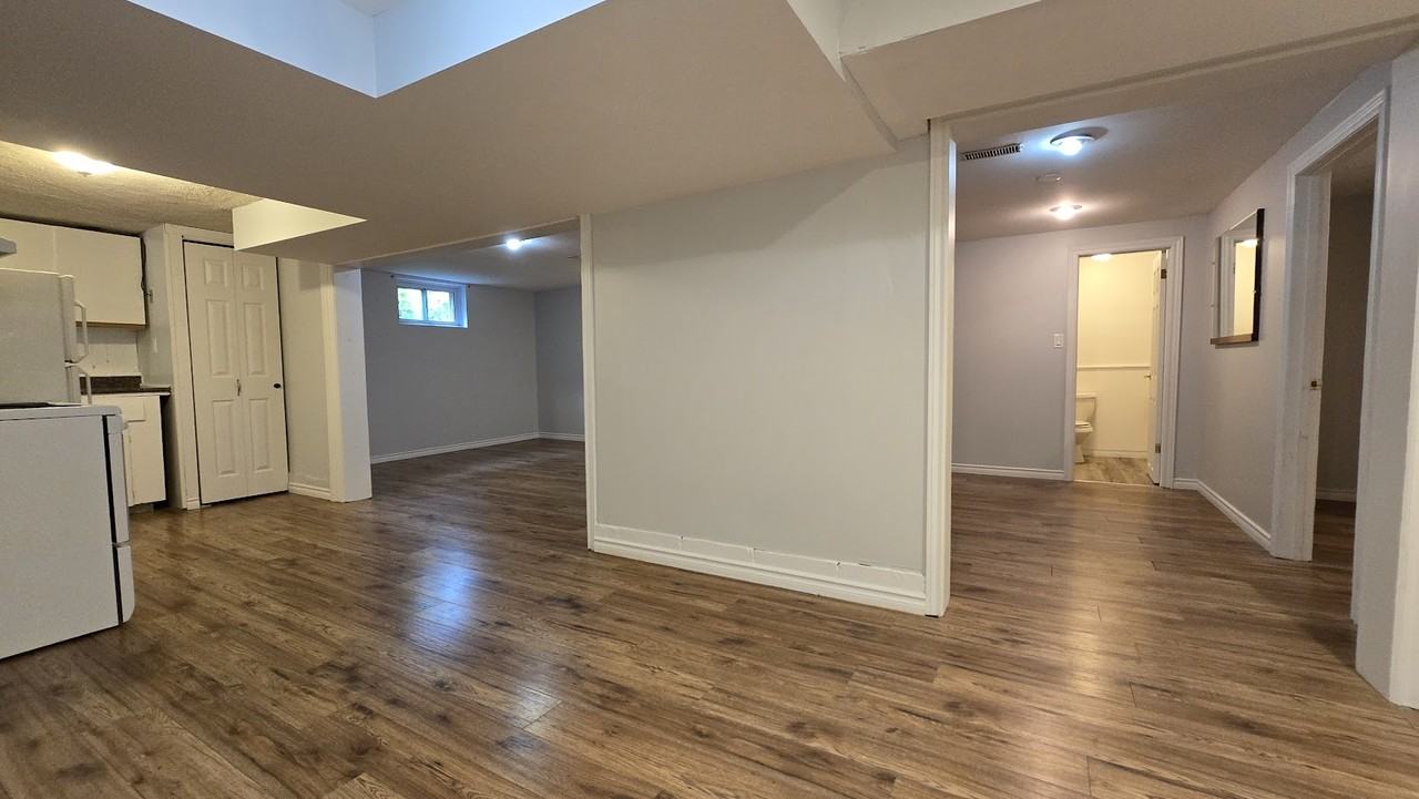 37 North Street West - Photo 2 of 17