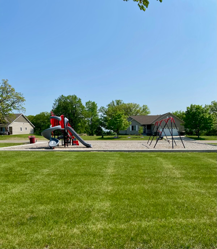 916 Poplar Dr Se - Photo 2 of 20