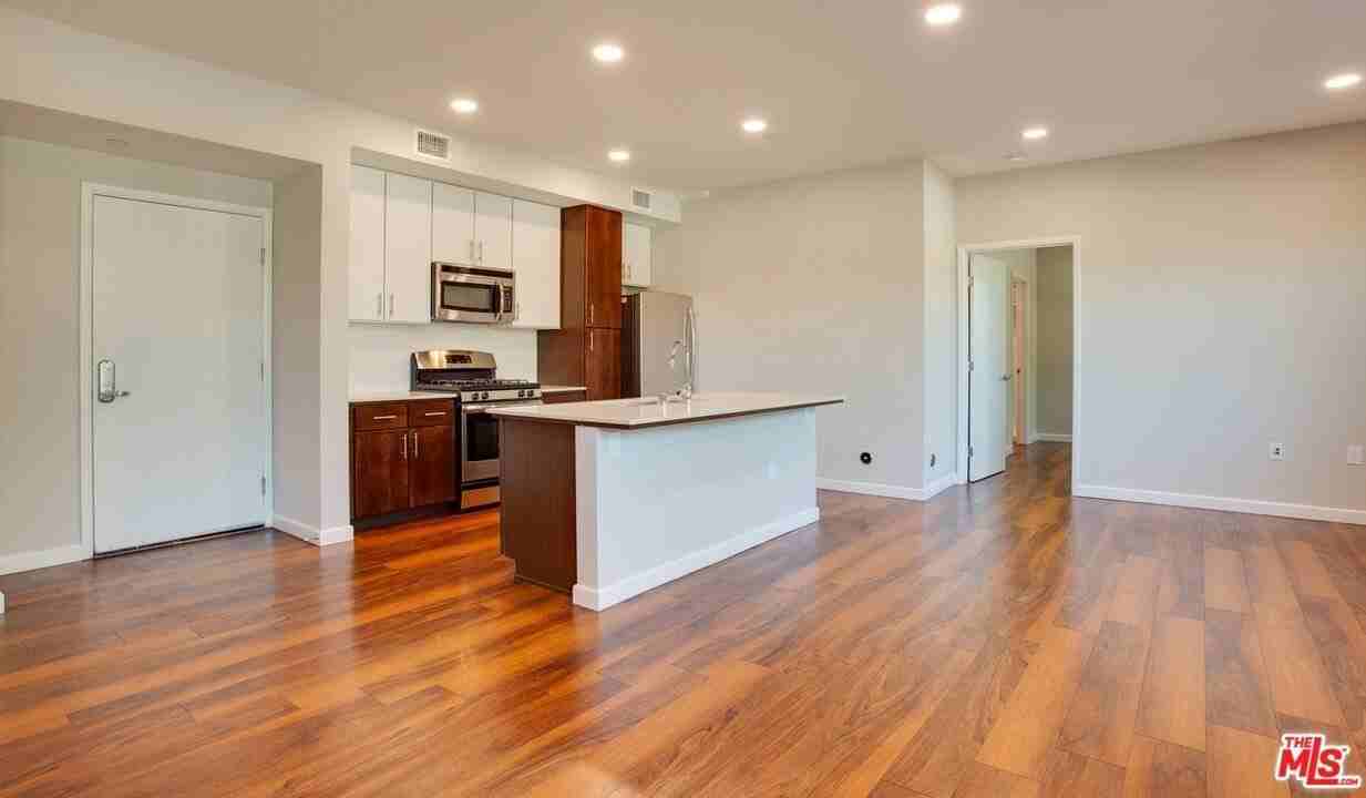 1027 Doreen Place Street A, Los Angeles, CA 90291 2 Bedroom