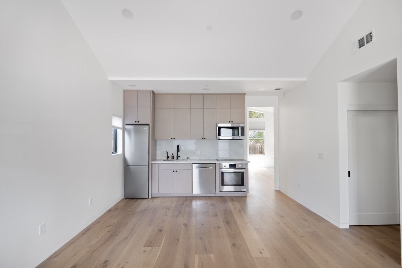 325 San Luis Avenue #A - Photo 2 of 7